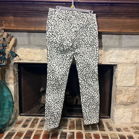 Tommy Bahama Green Cheetah Print Ella Twill High-Rise Denim Jeans - Picture 9 of 10